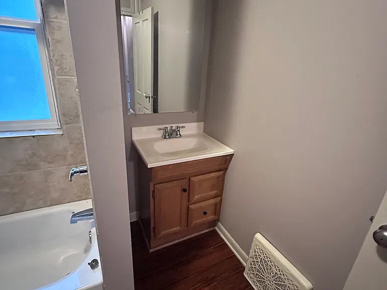 572 Hall Ave — Photo 12