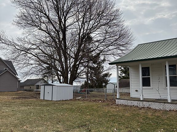 3rd image of 220 Commerce St