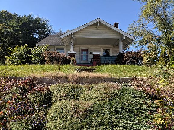 3rd image of 131 N Mount Vernon Ave