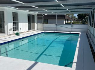 1100 Breezemont Dr, Sarasota, FL 34232