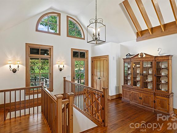4th image of 602 Pearl Bay Dr