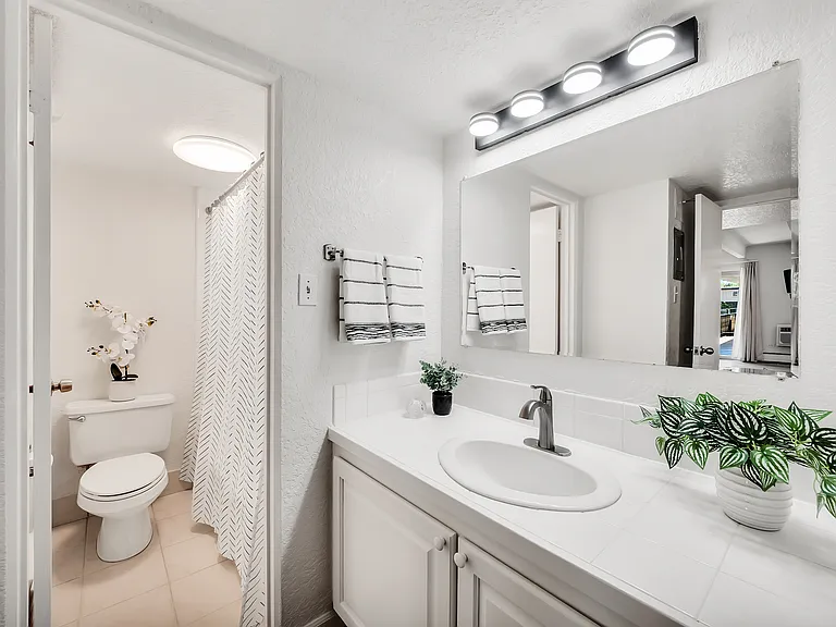 655 N Pearl St #405 — Photo 8