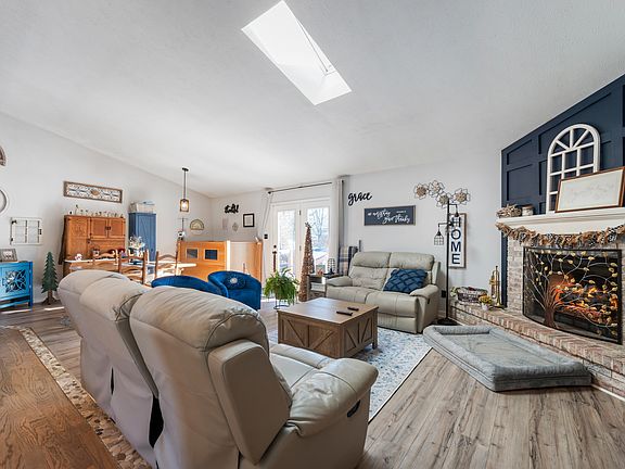 3rd image of 4909 W Prairiewood Dr