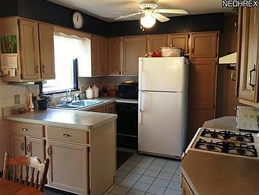 3rd image of 743 Tudor Ln