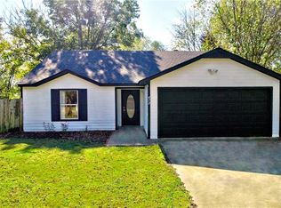 472 Village Ln, Springdale, AR 72764
