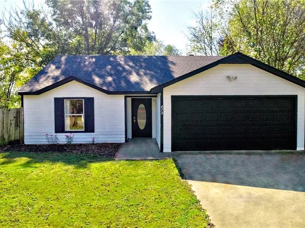 472 Village Ln, Springdale, AR 72764