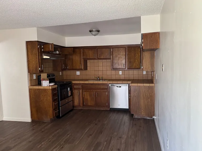 6812 Klamath Way — Photo 14