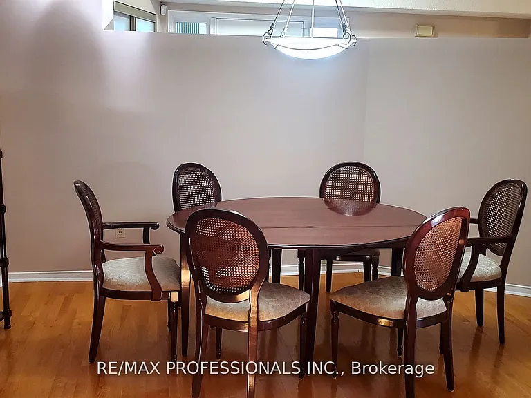 2545 Addingham Cres — Photo 6