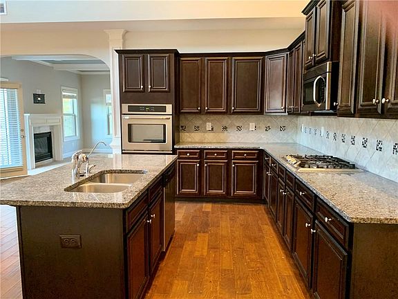 4th image of 2928 Ash Grove Dr