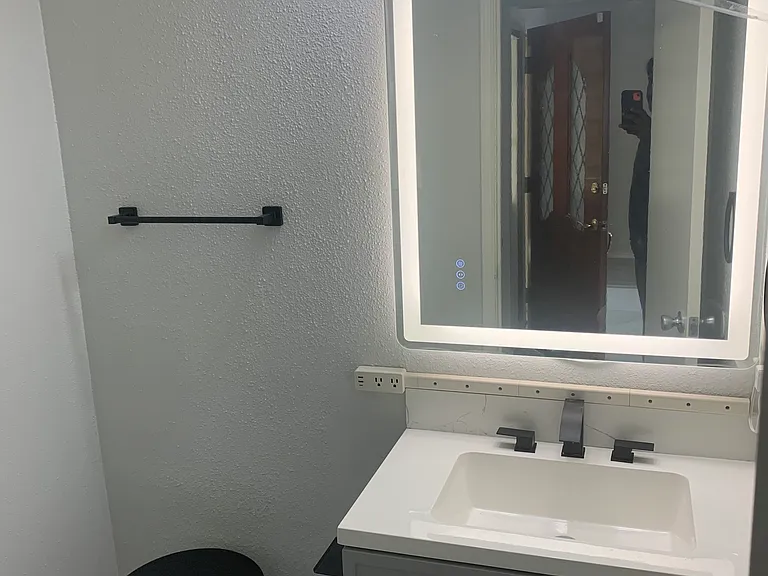 6.PowderRoom- LED Mirrors