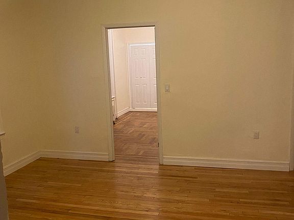 3rd image of 2446 Wallace Ave Floor 1
