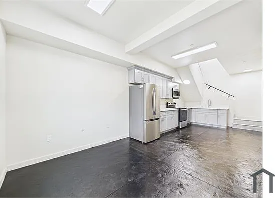 8457 Langdon Ave — Photo 15