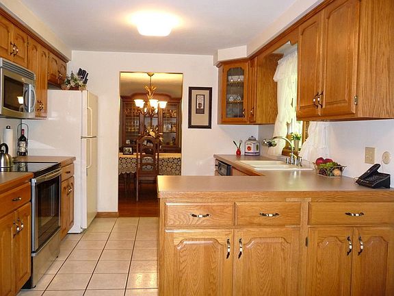 2nd image of 3264 Beechwood Cir