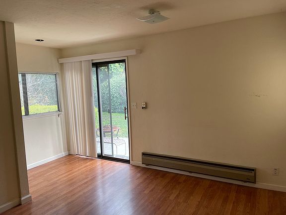 5th image of 1624 Cottage Grove Ave