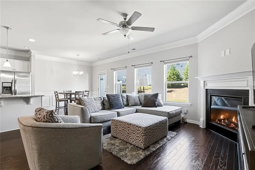 3 bed, 2.5 bath, 1933 sqft, $2,399 — Photo 3