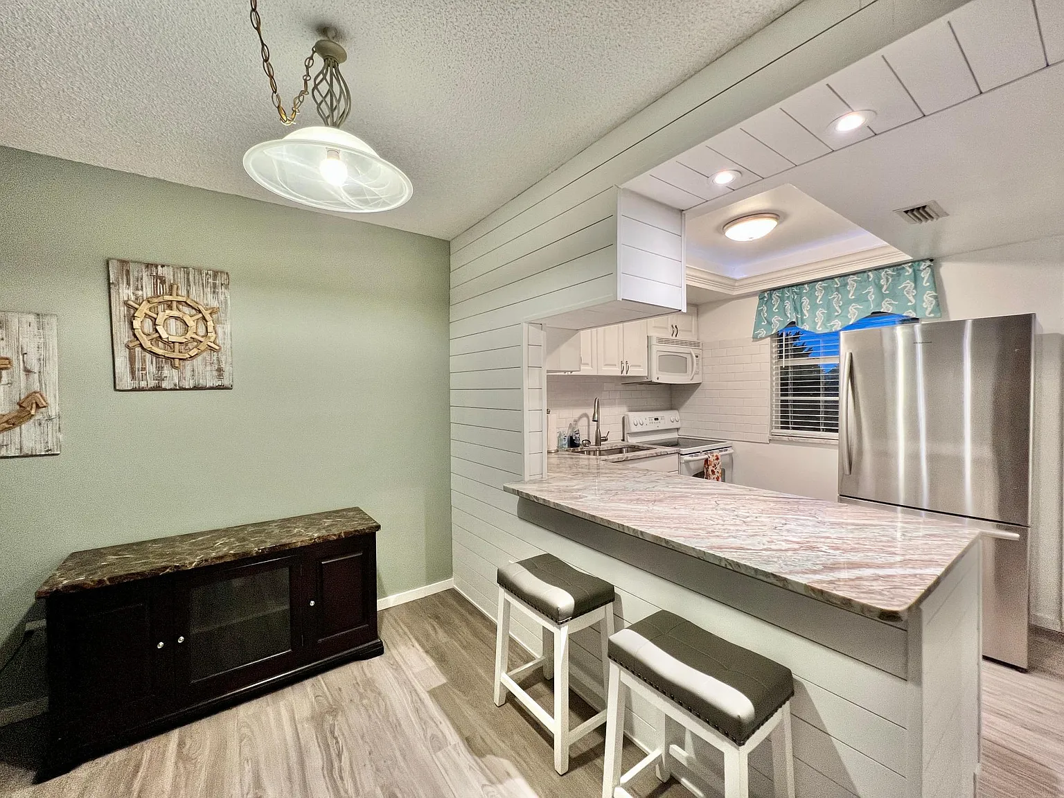 4330 Falmouth Dr — Photo 2