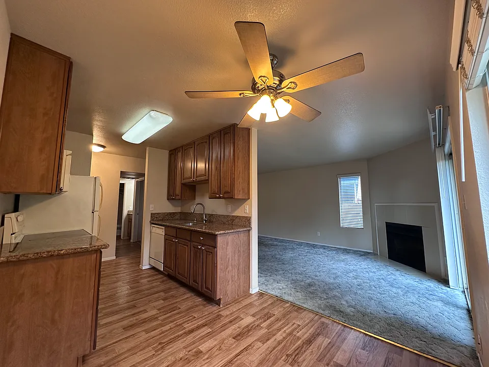 504 Northbank Ct #12