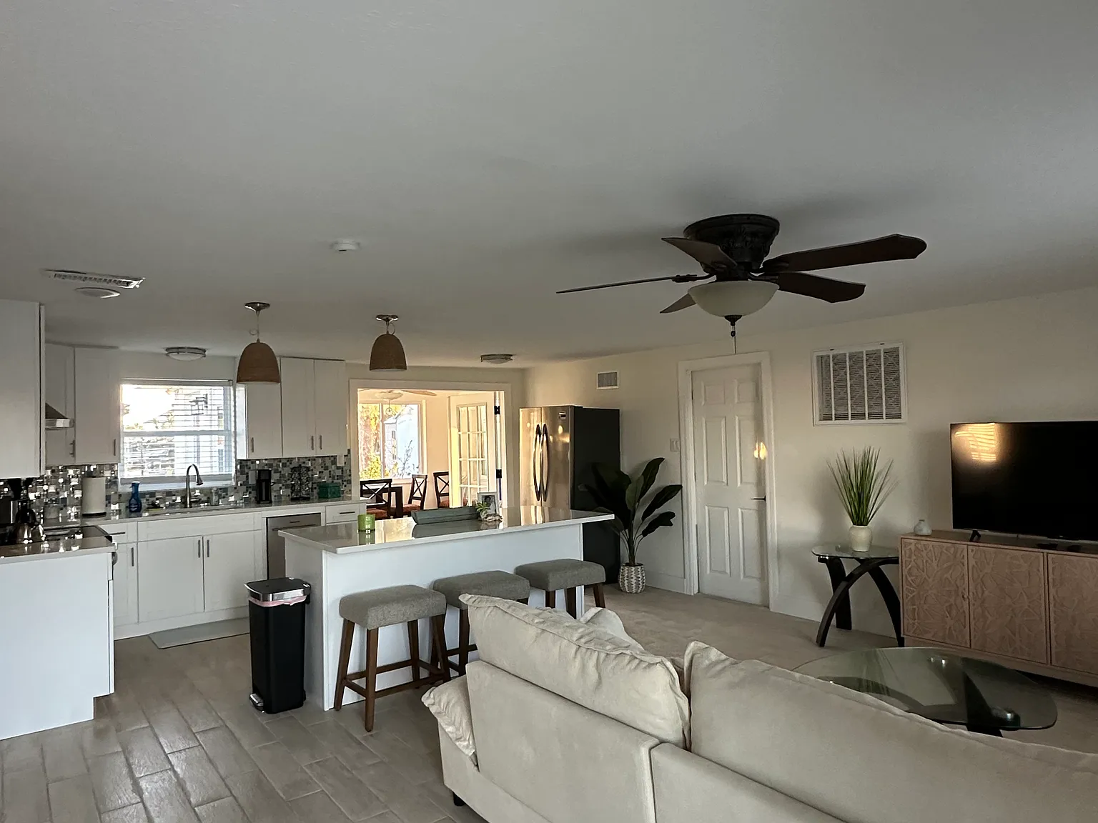 2 bed, 1004 sqft, $3,200 — Photo 2