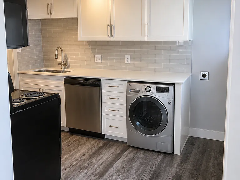 221 N Quince St — Photo 3