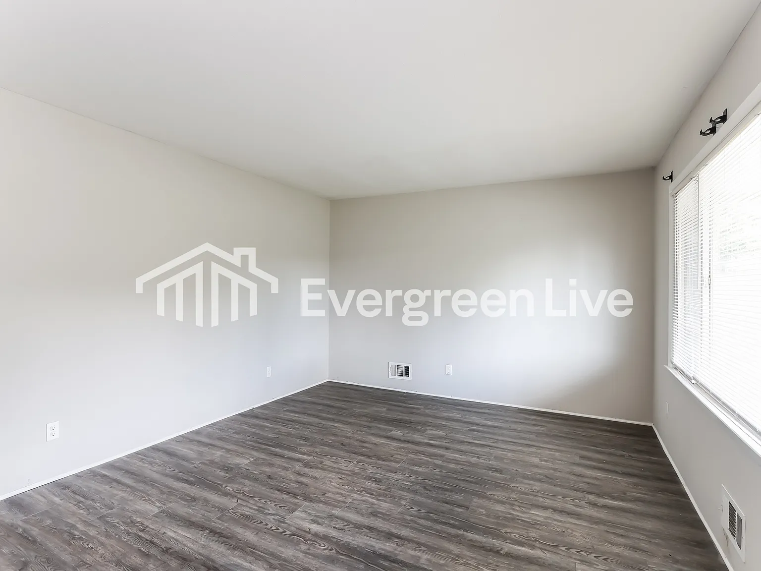 3 bed, 1.5 bath, 1092 sqft, $1,145 — Photo 4