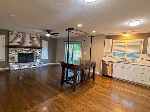 4th image of 3831 S Kiger Rd