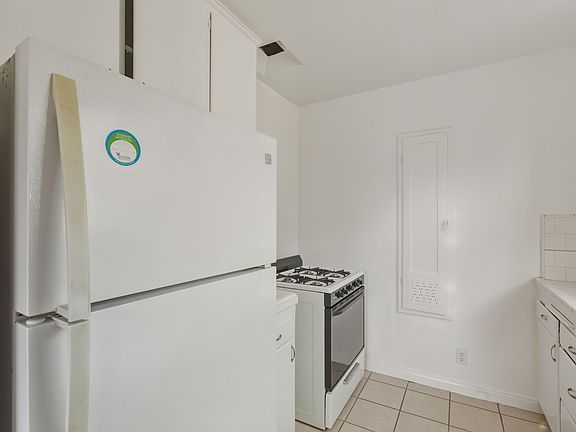 5th image of 2053 N Vermont Ave