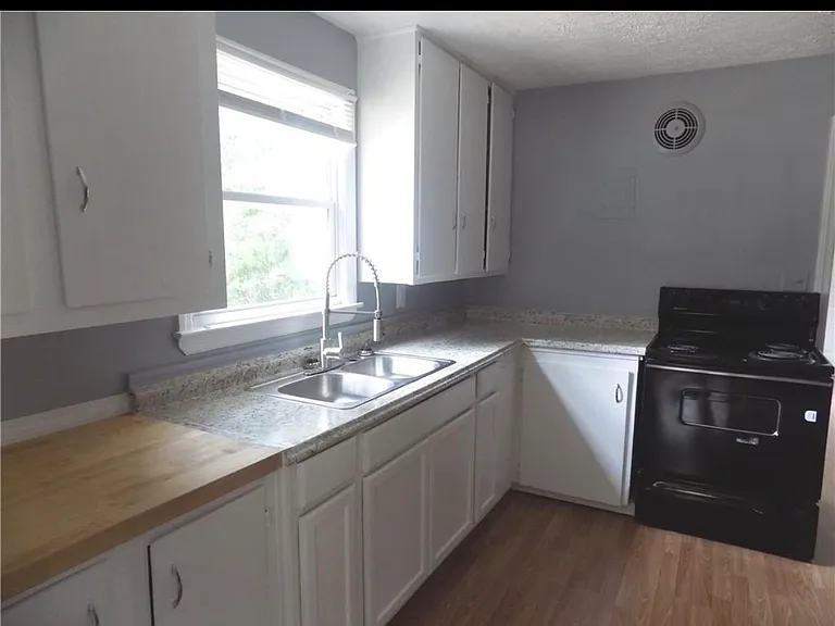 303 Lynn Ave — Photo 11