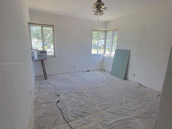 4th image of 420 NE 89th St