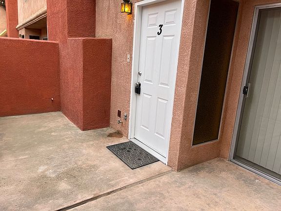 2nd image of 6430 Stockdale Hwy APT 3