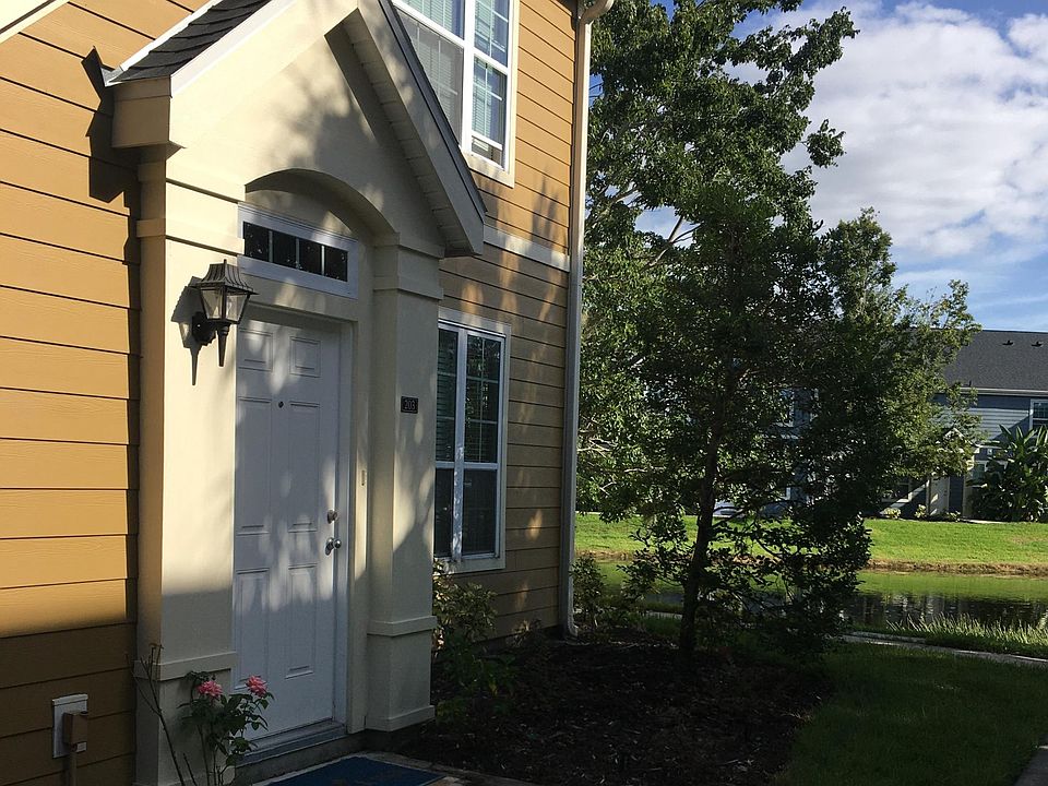 Ground floor entrance, enclosed interior stairs.