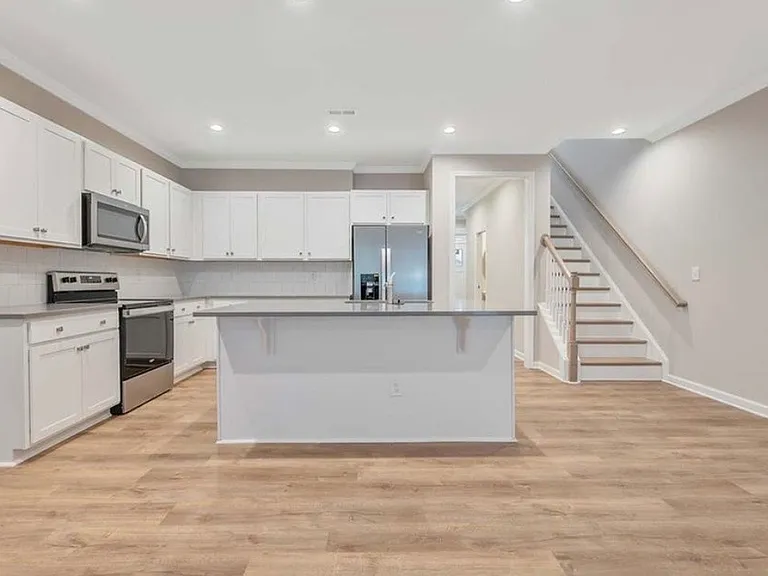 1712 Ballard Dr — Photo 2