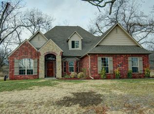 15790 Colonial Ln, Skiatook, OK 74070