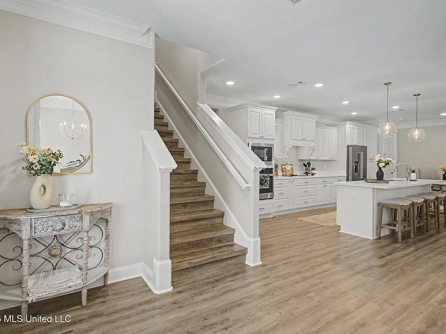 5 bed, 3.0 bath, 3369 sqft, $4,000 — Photo 3