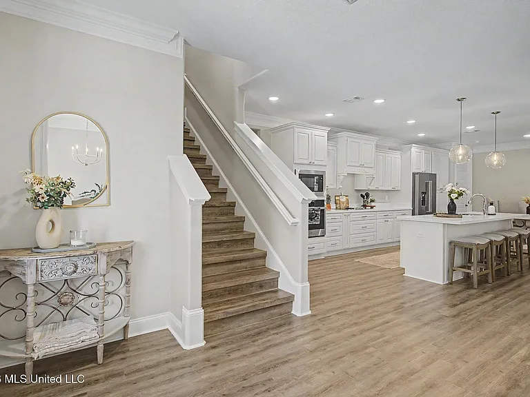 6812 Enclave Ln — Photo 3