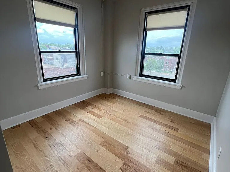 301 Main St — Photo 37