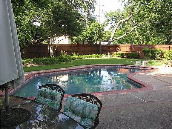5th image of 7821 Rogan Dr