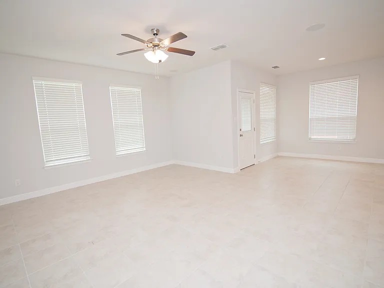 1021 Gillespie Dr — Photo 13