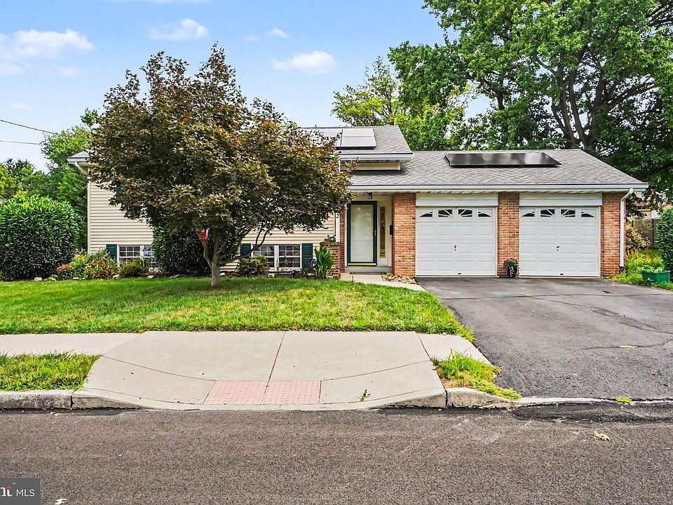1st image of 2 Sycamore Ln