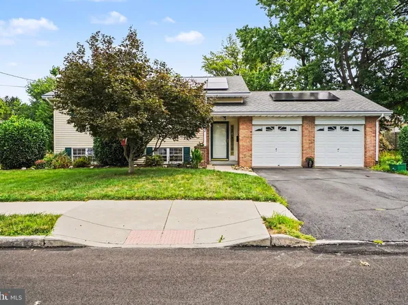 2 Sycamore Ln, Palmyra, PA 17078