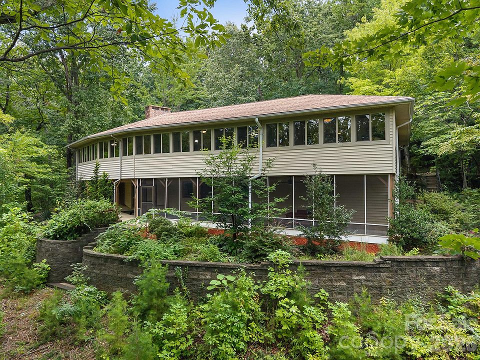 1st image of 12 E Park Dr