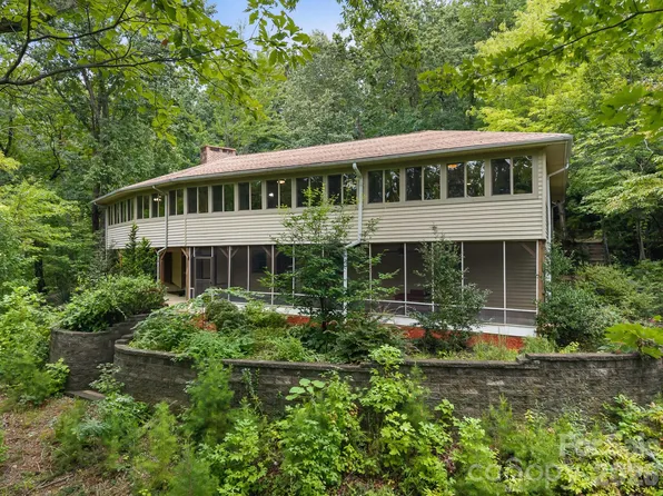 12 E Park Dr, Tryon, NC 28782