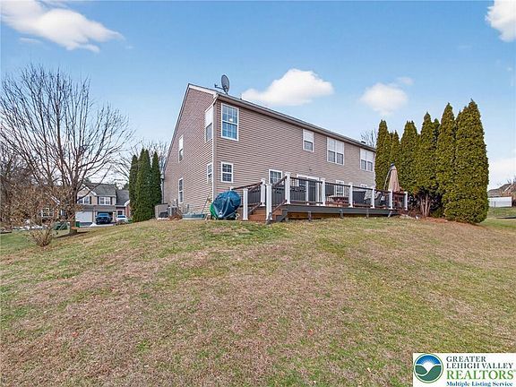 4th image of 1525 Cambridge Dr