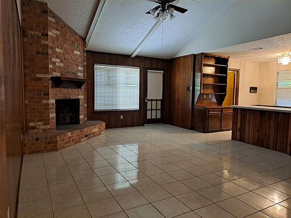 3rd image of 11911 Stanwood Dr