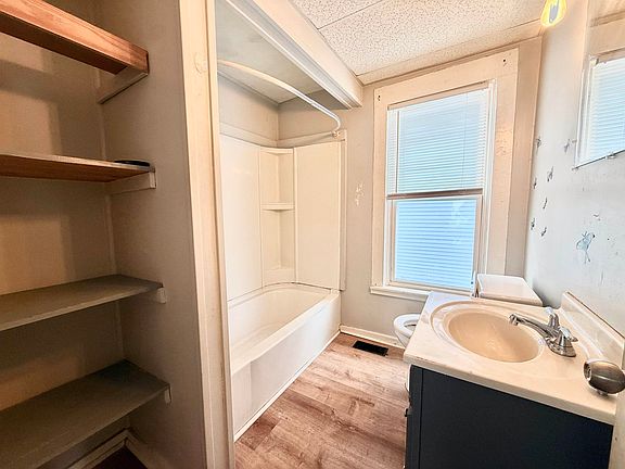 2nd image of 38 Baxter Street