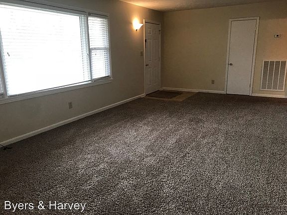 3rd image of 216 Rebecca Ln