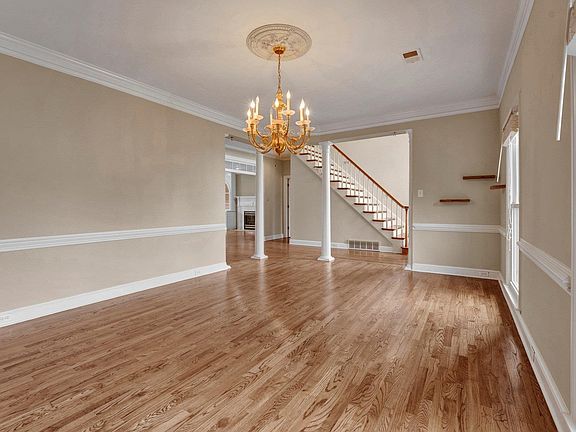 4th image of 960 Greenway Dr