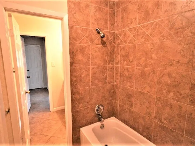 2314 Crooked Ln — Photo 8