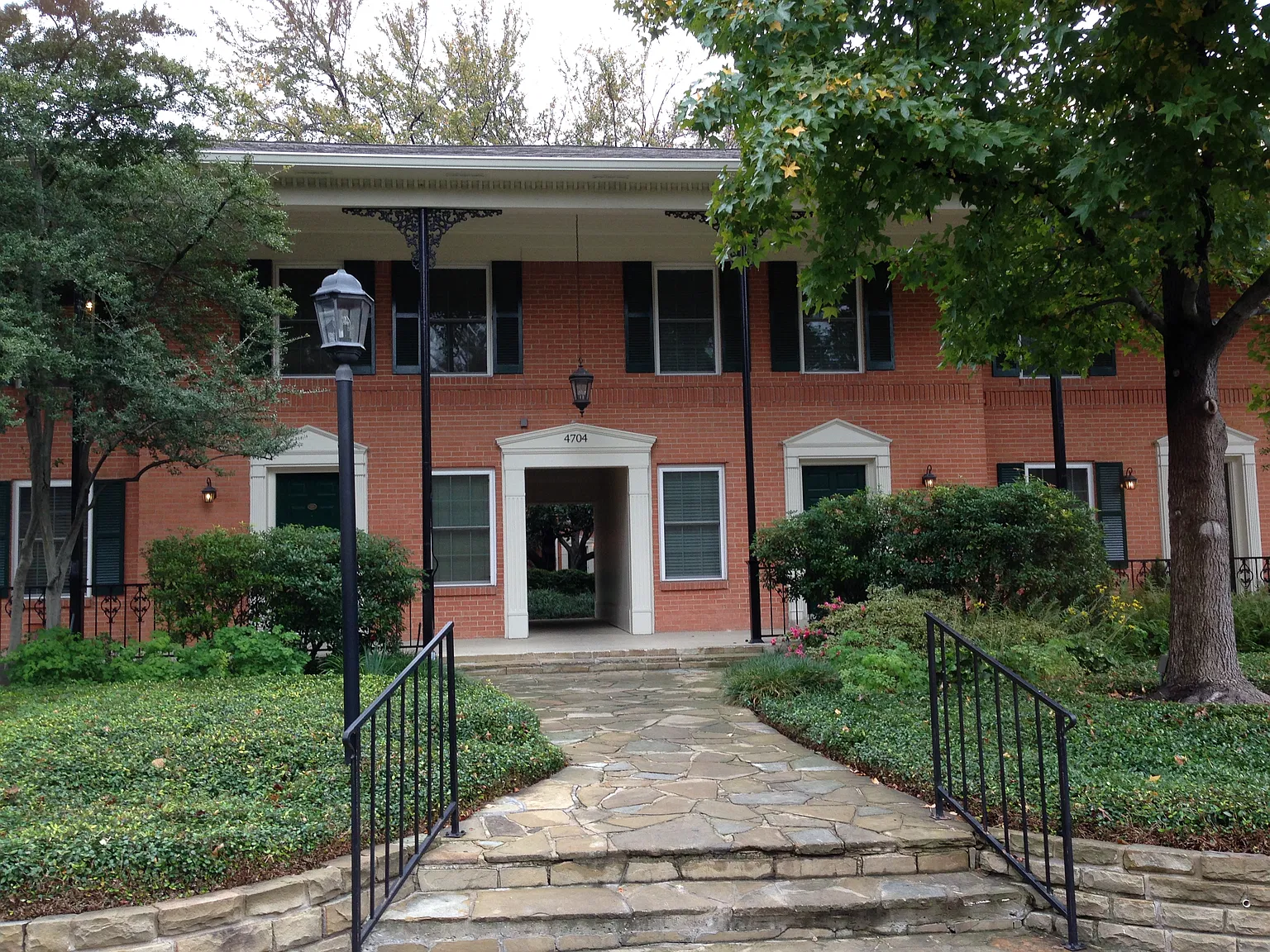 2 bed, 743 sqft, $2,250 — Photo 1