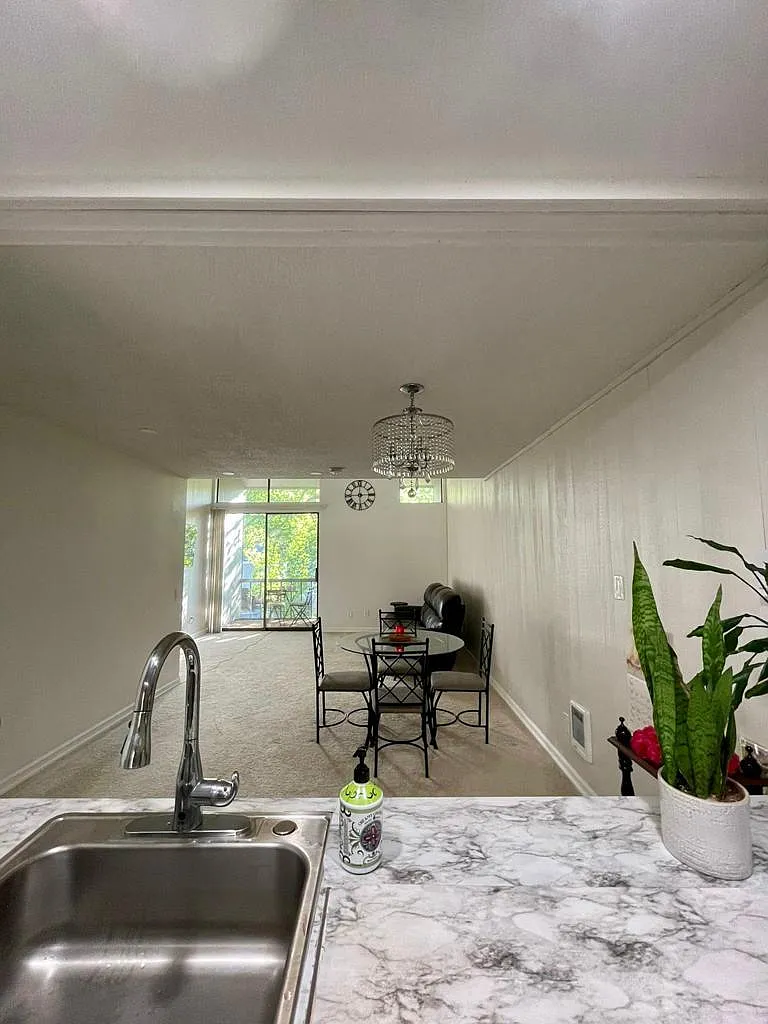 2 bed, 1.5 bath, 1060 sqft, $2,695 — Photo 3