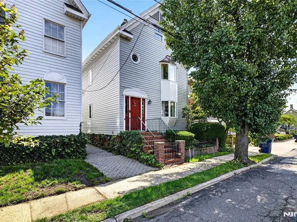 218 Jackson Avenue, Hackensack, NJ 07601